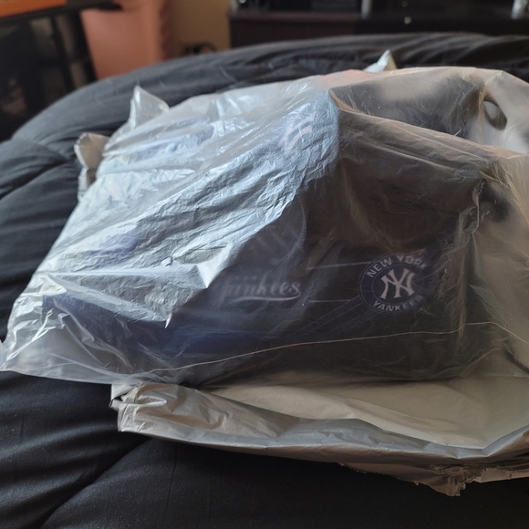 MEN'S NY. YANKEES BLACK SNEAKERS SIZE 13 BRAND SPANKIN NEW!!!!!!!!!!!!!!!!!!!!! - Picture 2 of 16